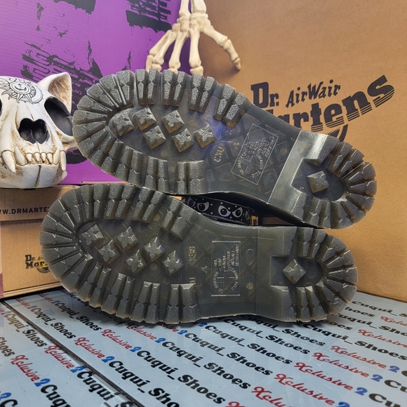 Dr Mertens Devon Heart Quad Platform Leather Boots - Picture 7 of 15